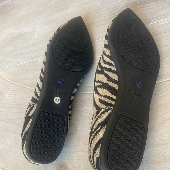 Rothys Zebra Print Flats 8.5 - Picture 9 of 12